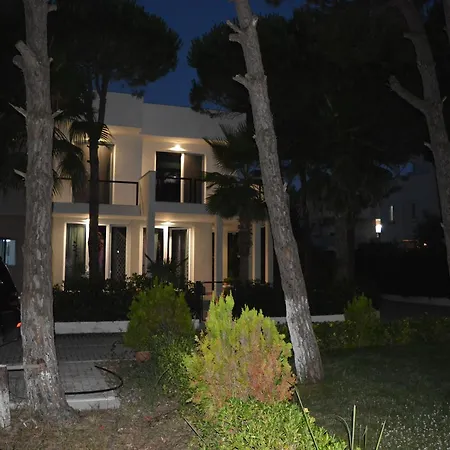 Villa Splendida Con Giardino Sulla Spiaggia Golem (Tirana)