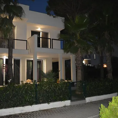 Splendida Con Giardino Sulla Spiaggia Villa *
