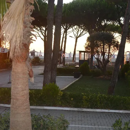 Vila Splendida Con Giardino Sulla Spiaggia *