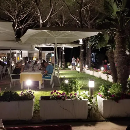 Splendida Con Giardino Sulla Spiaggia Golem (Tirana)